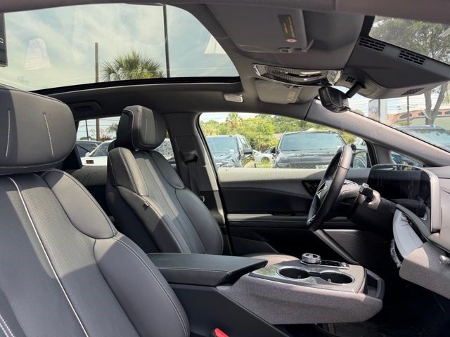 Certified 2025 Cadillac Optiq Sport 2 w/ LPO, Floor Liner Package AWD/4WD image 20