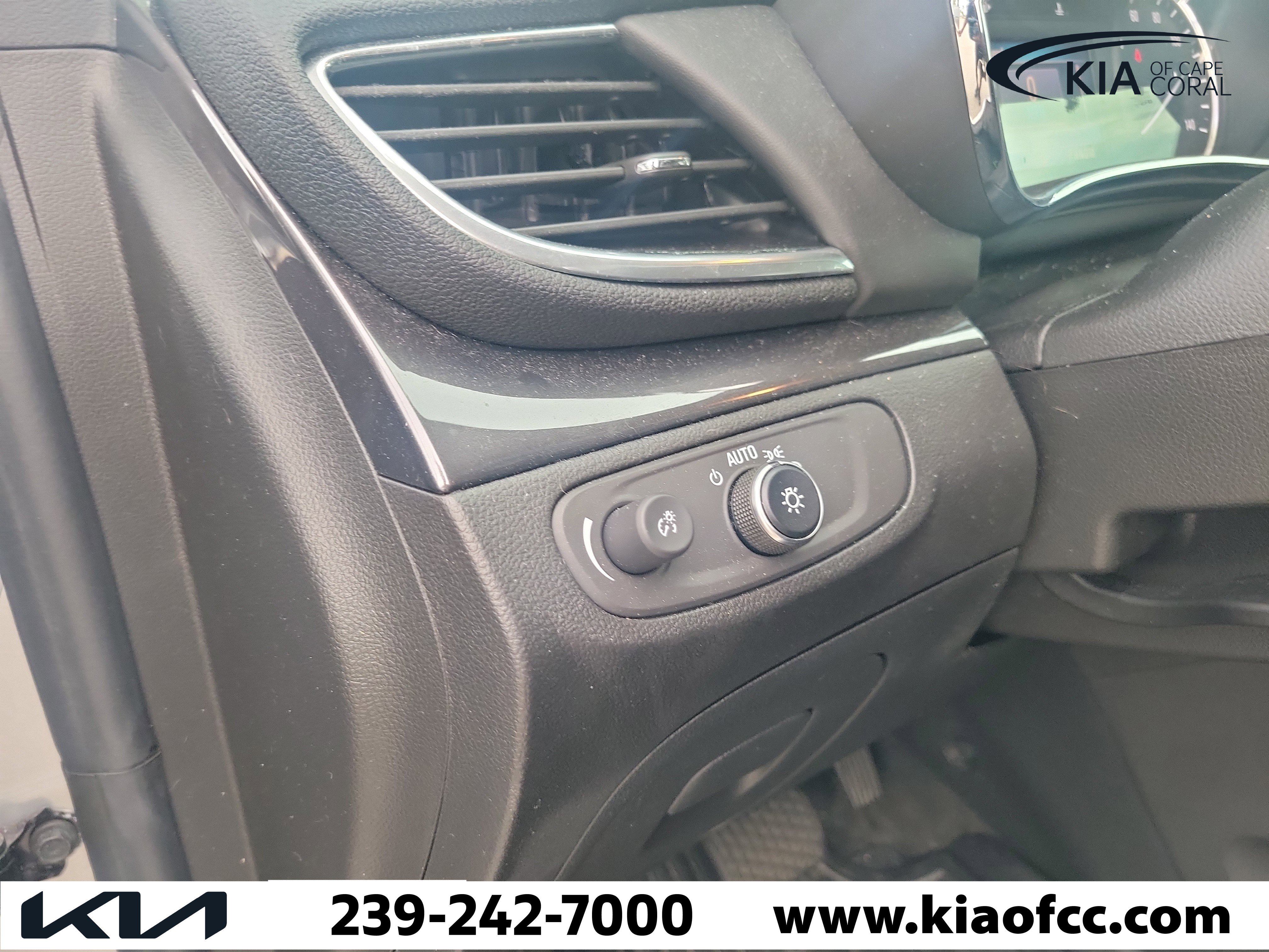 Used 2022 Buick Encore Preferred w/ Safety Package AWD/4WD image 21