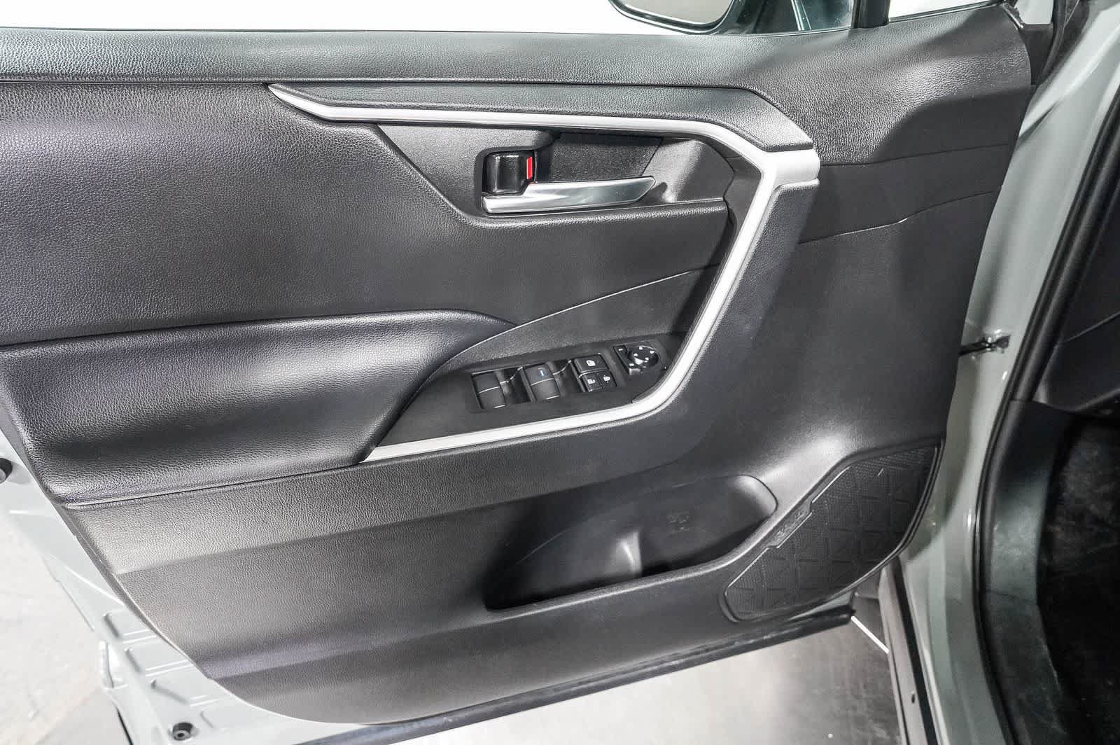 Certified 2021 Toyota RAV4 XLE FWD image 22