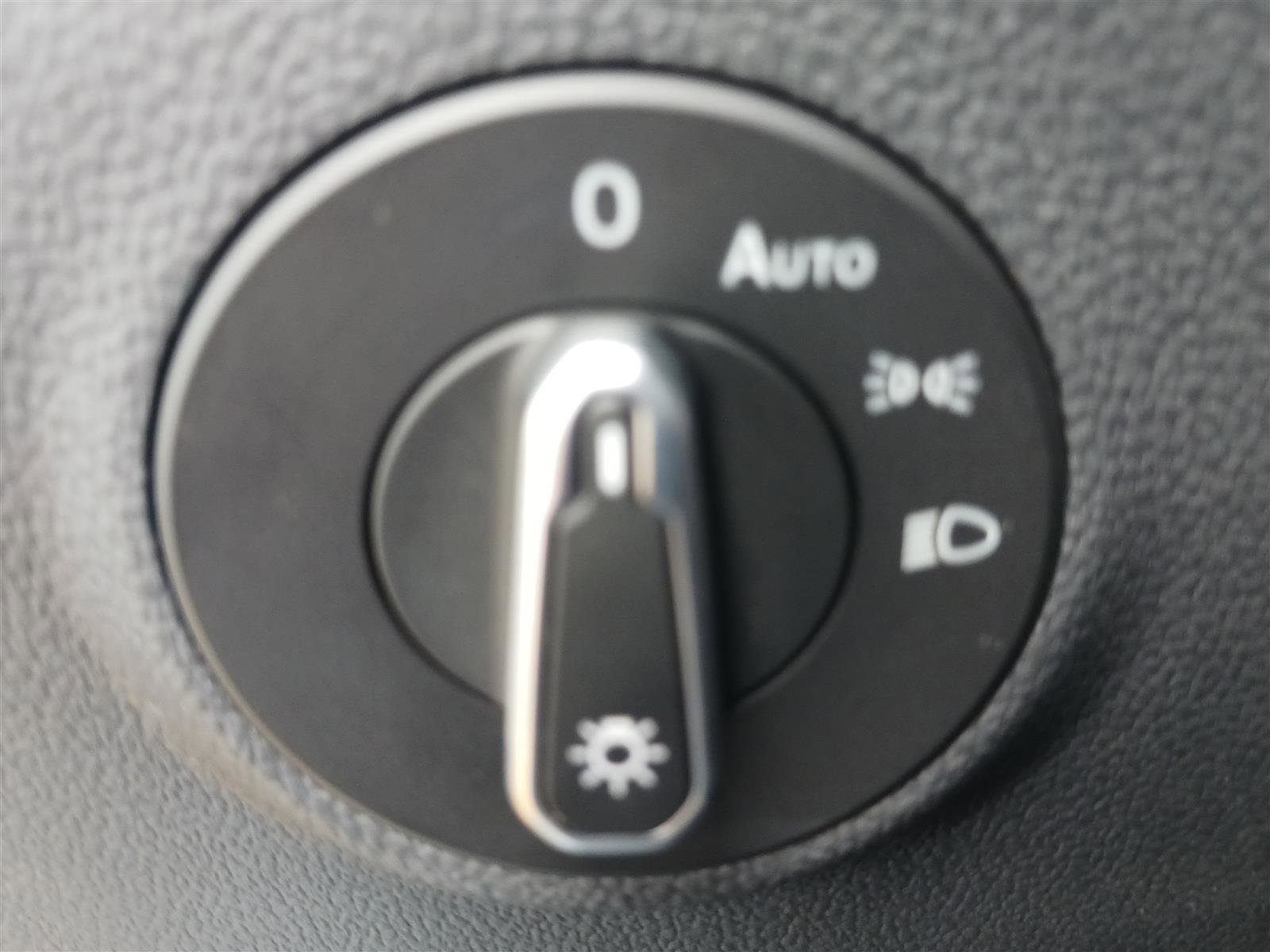 New 2025 Volkswagen Taos SEL image 18