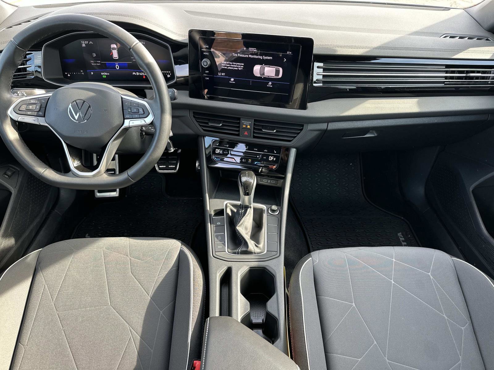 Used 2025 Volkswagen Jetta Sport image 13