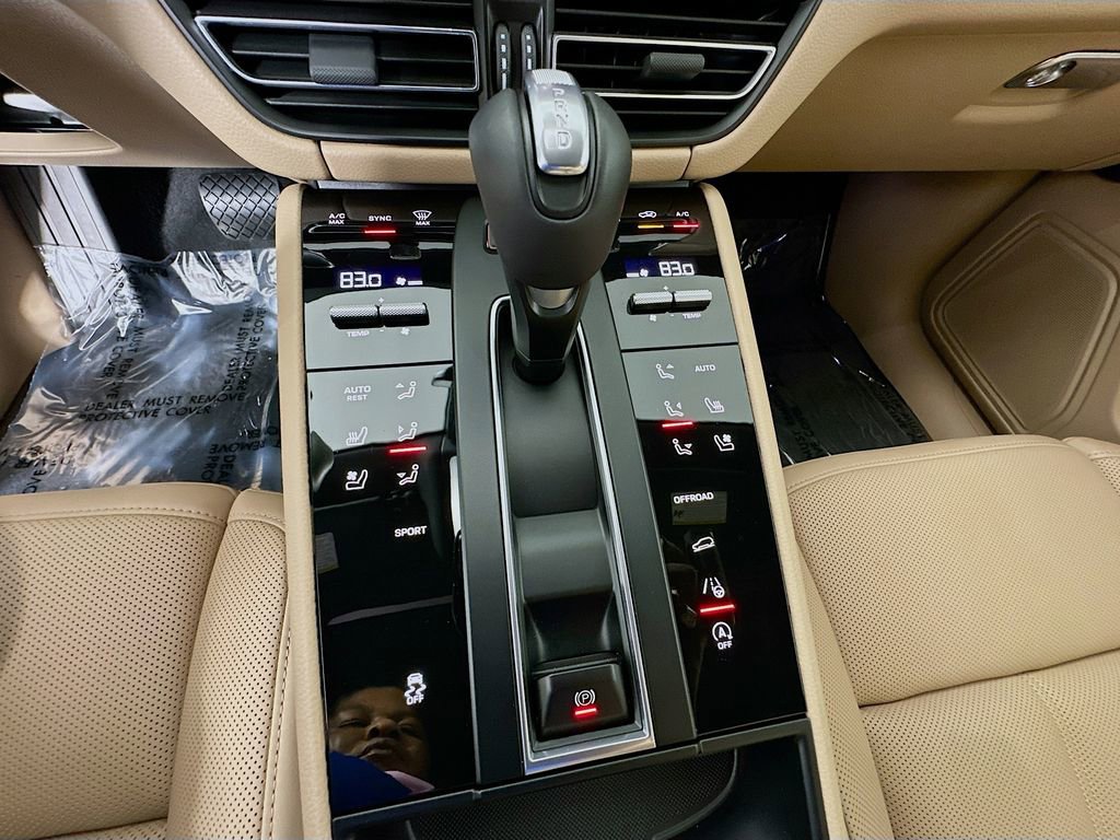 Certified 2026 Porsche Macan image 19