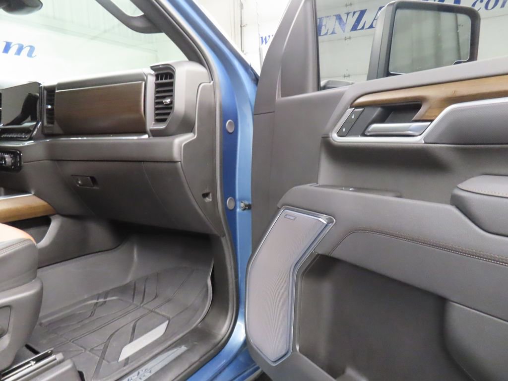 Used 2025 Chevrolet Silverado 3500 High Country w/ High Country Premium Package AWD/4WD image 30