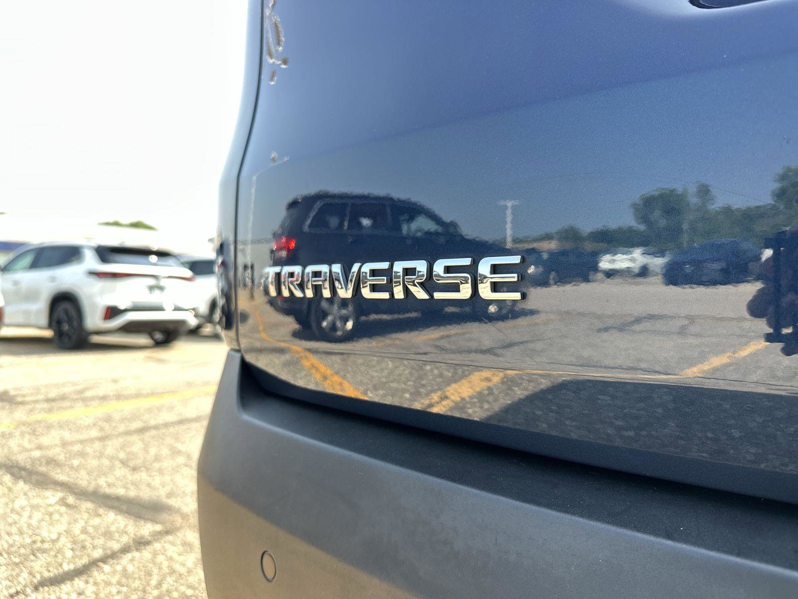 Used 2022 Chevrolet Traverse LT image 32