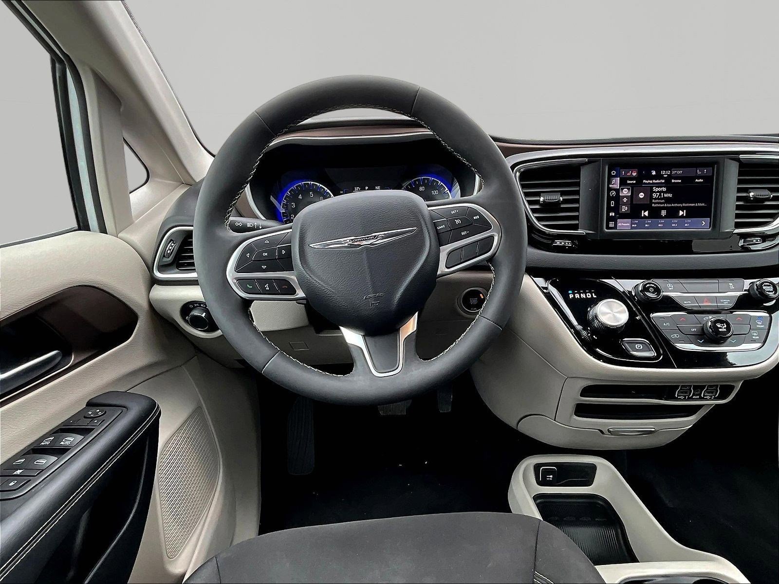 Used 2024 Chrysler Voyager LX FWD image 8