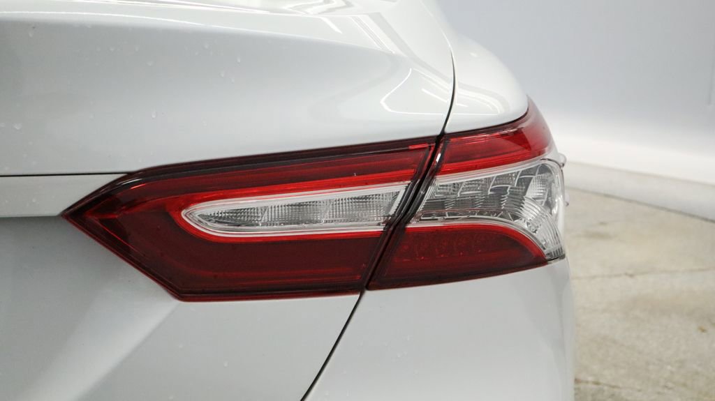 Used 2020 Toyota Camry XLE FWD image 17