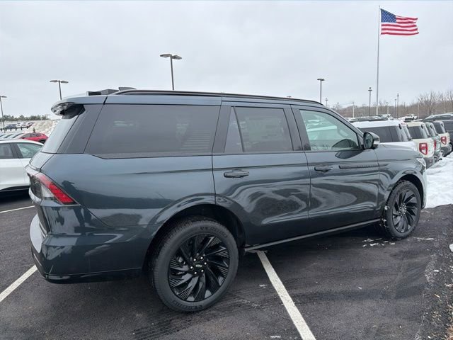 New 2026 Lincoln Navigator Reserve w/ Jet Appearance Package image 3