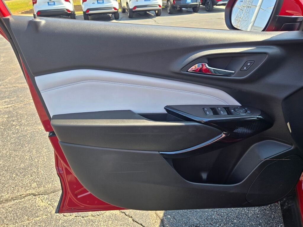 New 2026 Chevrolet Trax LT image 17