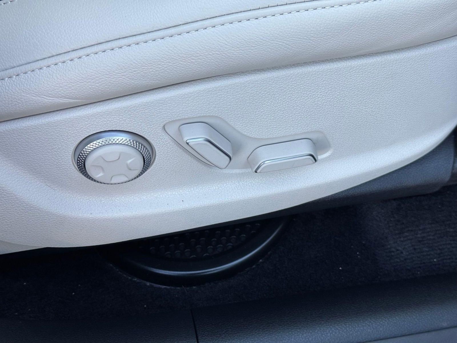 Used 2024 Genesis GV80 2.5T w/ Advanced Package image 13