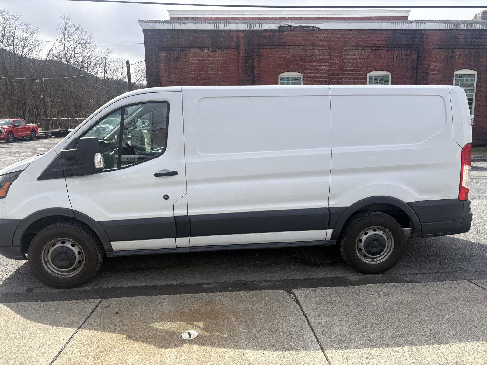 Used 2016 Ford Transit 150 130 Low Roof RWD image 15