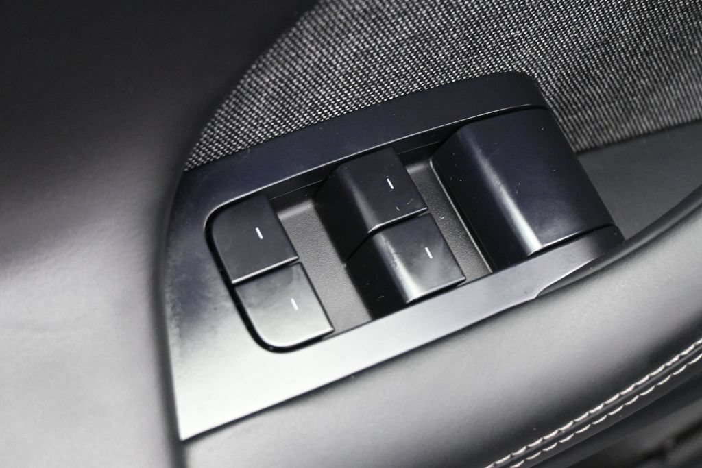 Used 2024 Tesla Model X AWD/4WD image 4