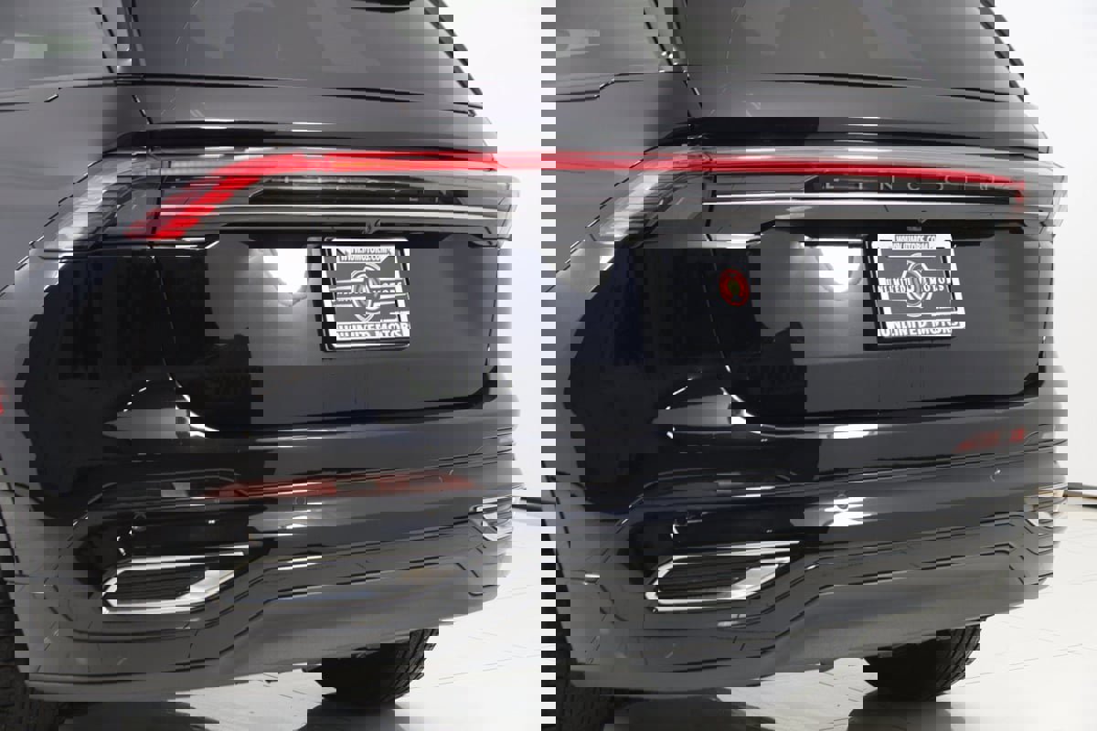 Used 2025 Lincoln Nautilus Reserve AWD/4WD image 27