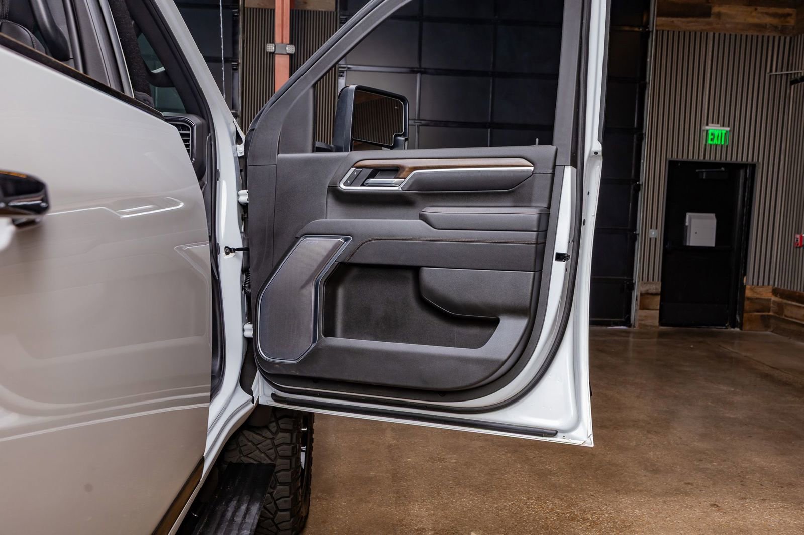 Used 2025 Chevrolet Silverado 2500 High Country w/ Technology Package image 38