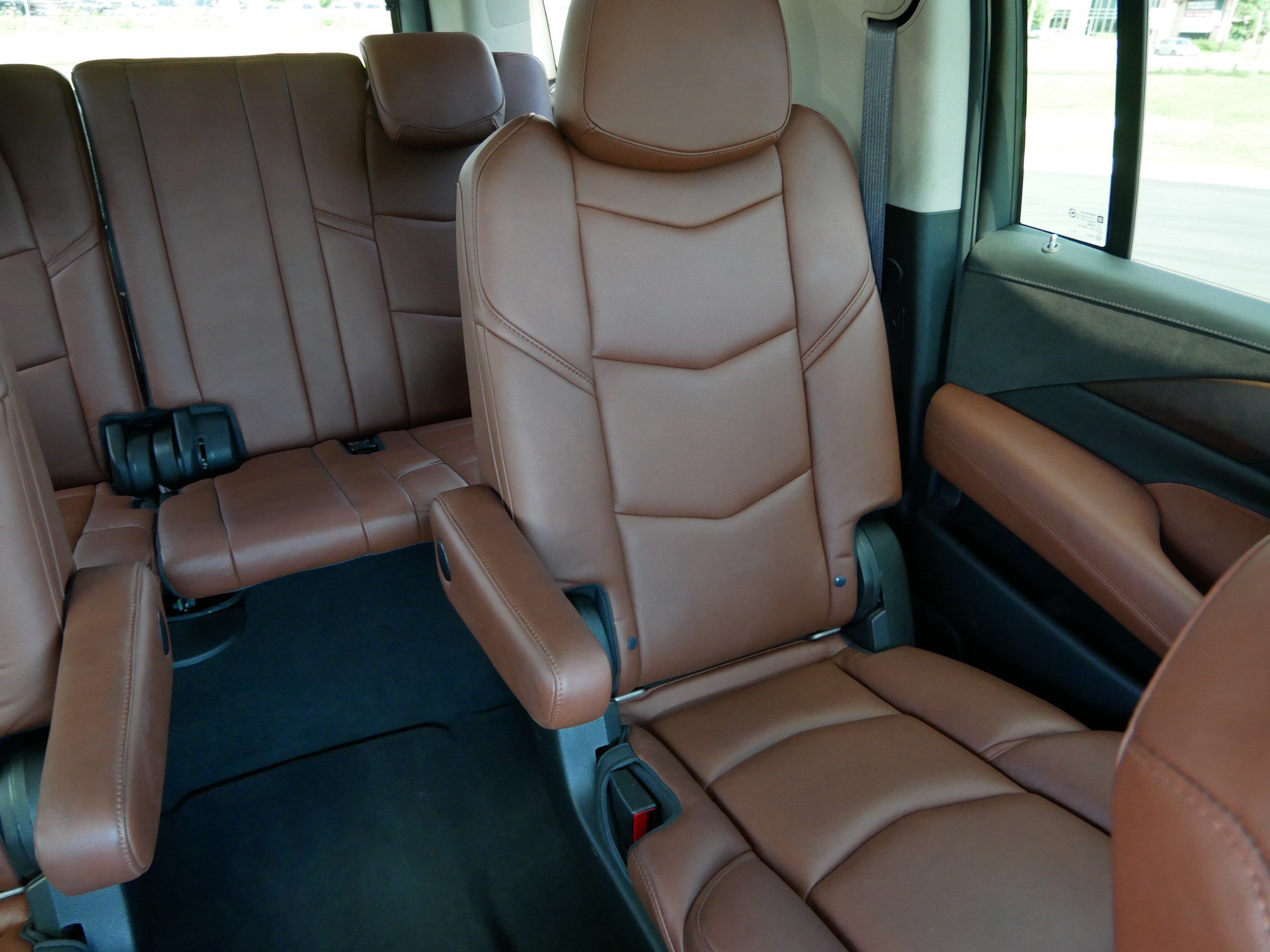 Used 2017 Cadillac Escalade ESV Premium Luxury AWD/4WD image 13