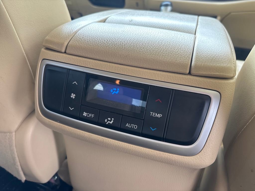 Used 2018 Toyota Highlander XLE image 29