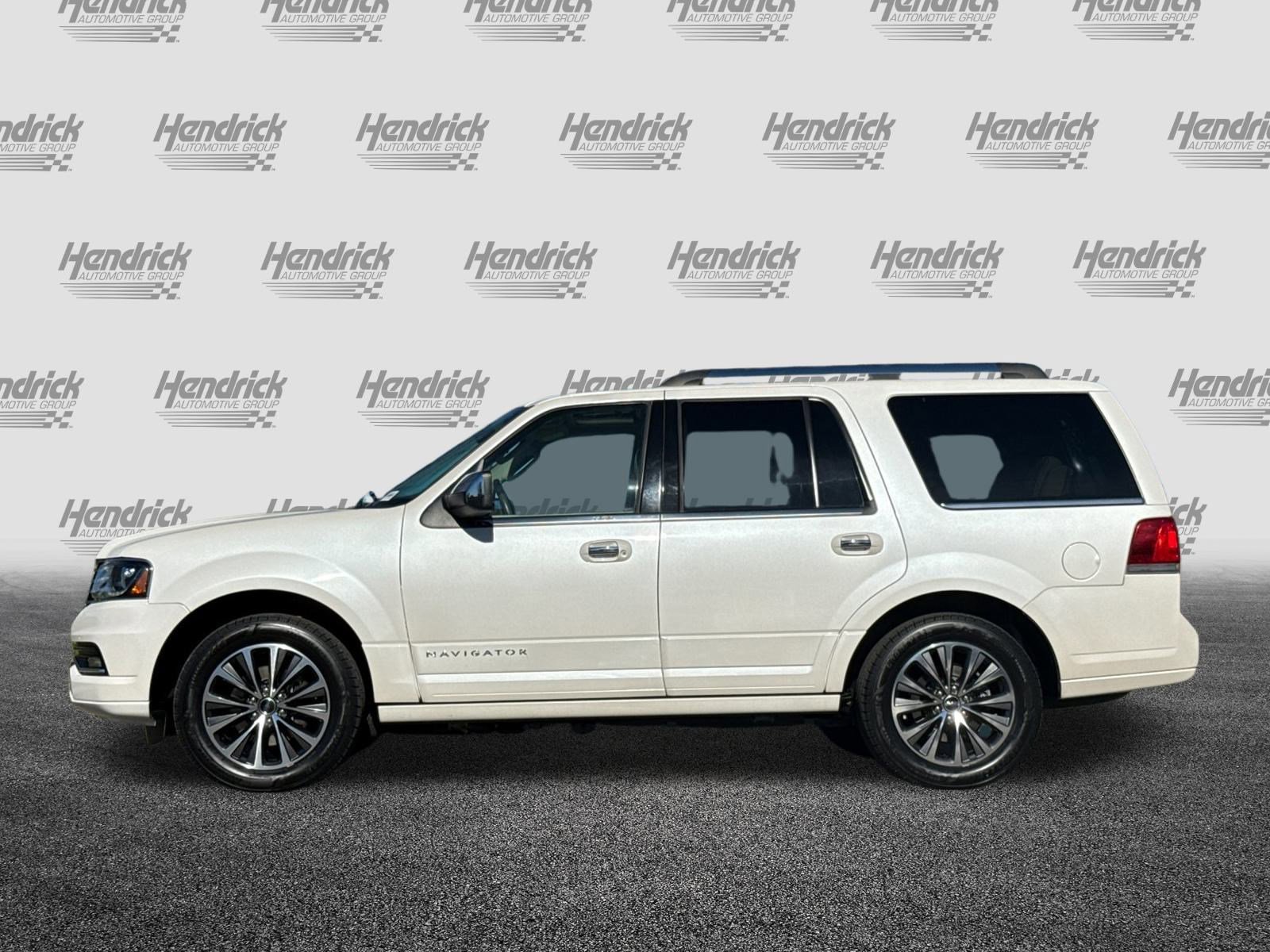 Used 2017 Lincoln Navigator Select image 8