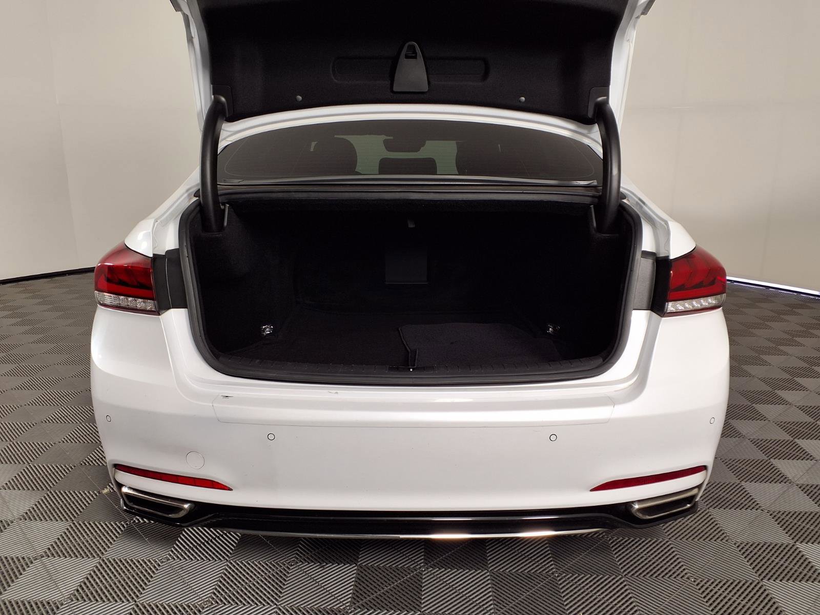 Used 2018 Genesis G80 3.8 w/ Option Group 03 RWD image 8