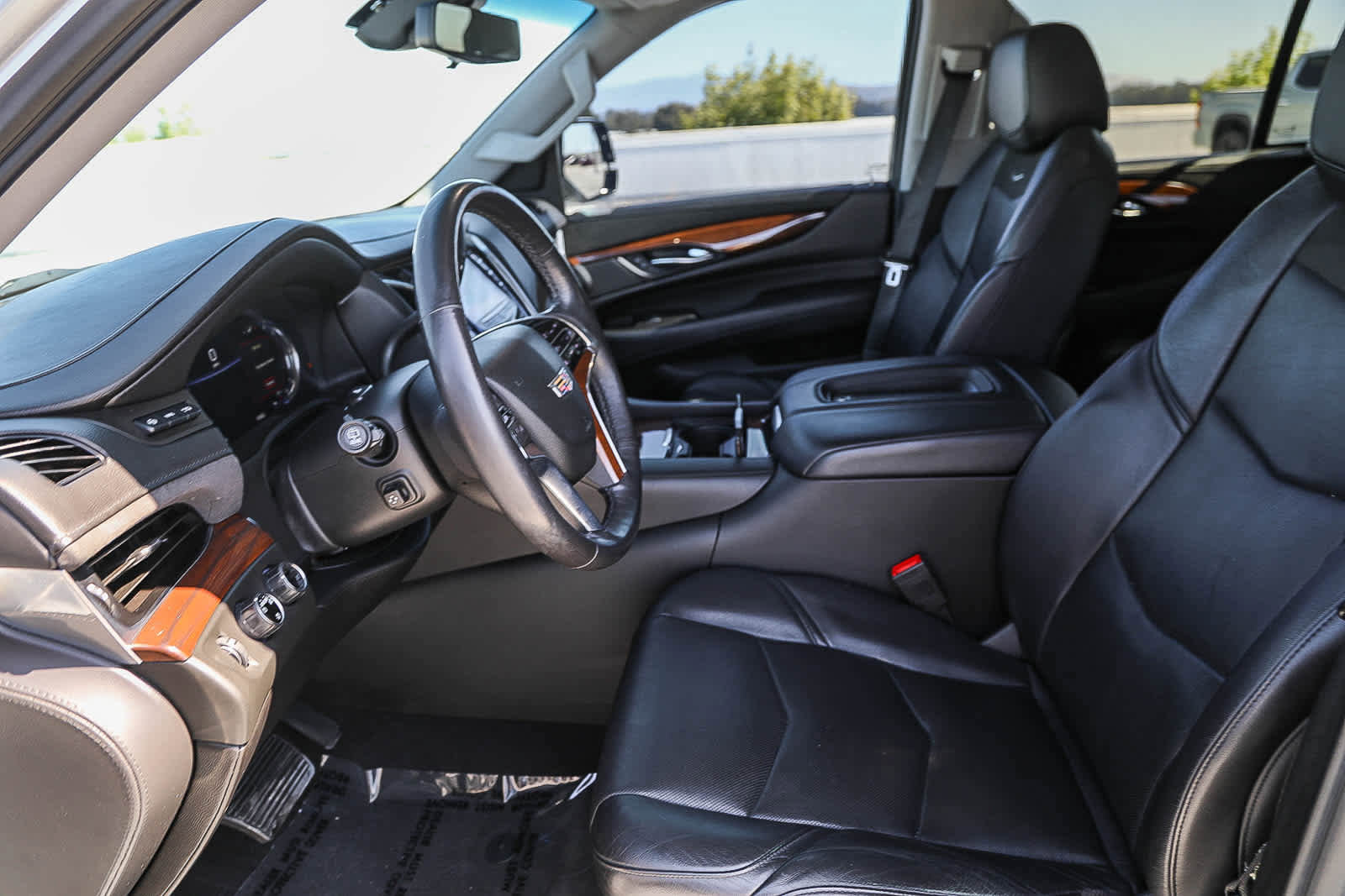 Used 2020 Cadillac Escalade Luxury AWD/4WD image 17