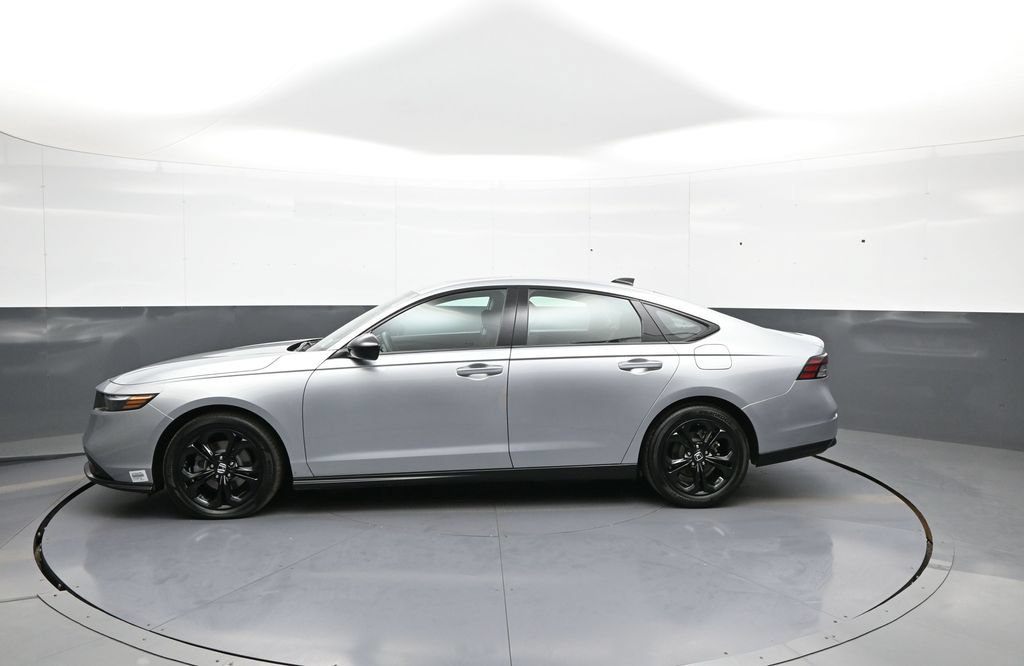 Certified 2025 Honda Accord SE image 9