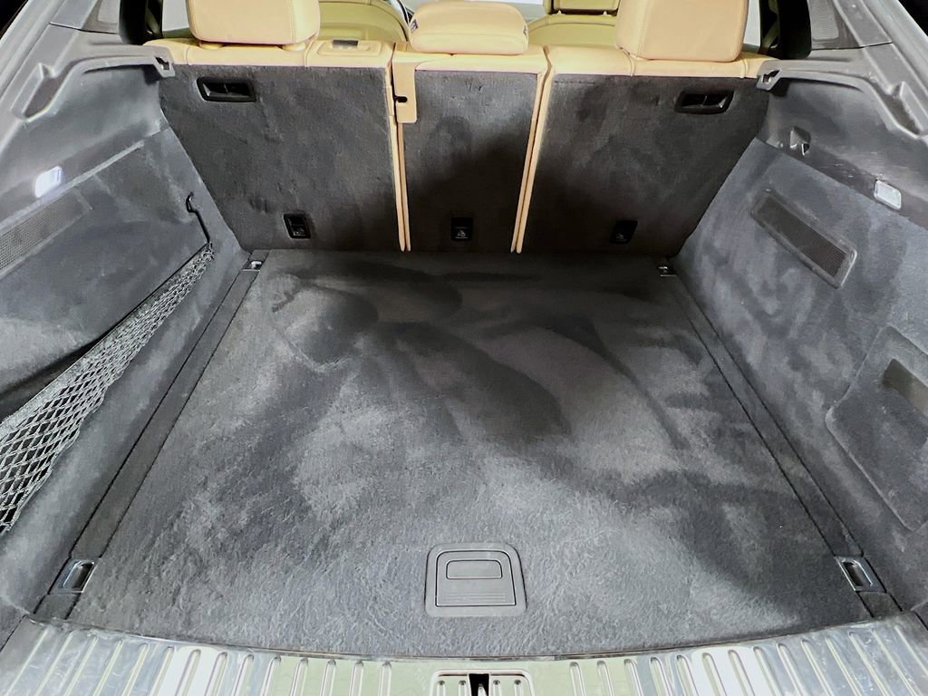 Certified 2023 Porsche Cayenne Platinum Edition image 28