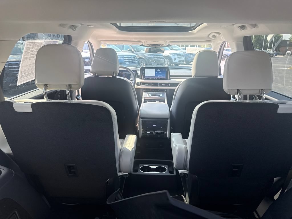 Used 2025 Lincoln Aviator AWD w/ Equipment Group 101A image 14