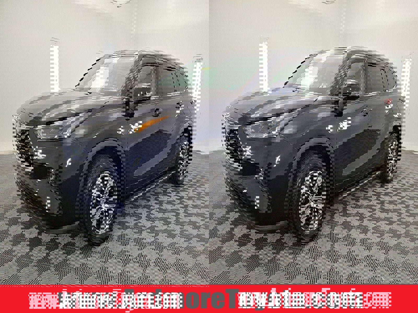 Used 2022 Toyota Highlander XLE image 1