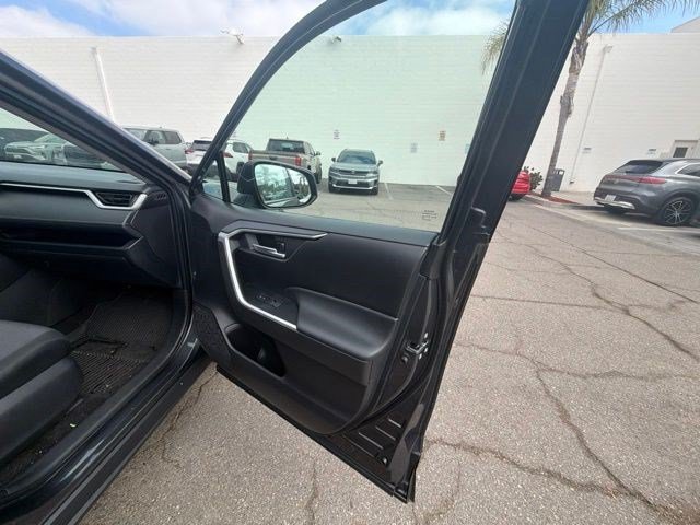 Used 2025 Toyota RAV4 XLE FWD image 14