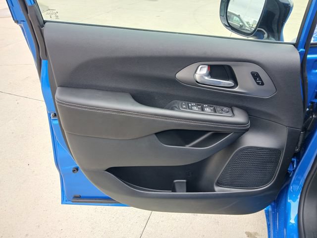 New 2027 Chrysler Pacifica Select FWD image 11