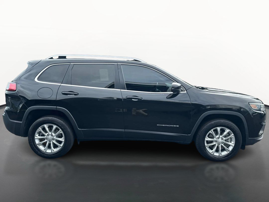 Used 2019 Jeep Cherokee Latitude w/ Cold Weather Group AWD/4WD image 2