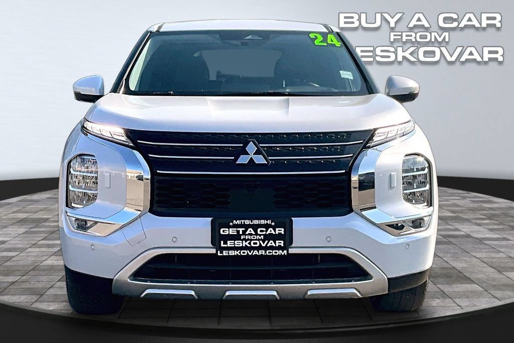 Used 2024 Mitsubishi Outlander 4WD Plug-In Hybrid image 3