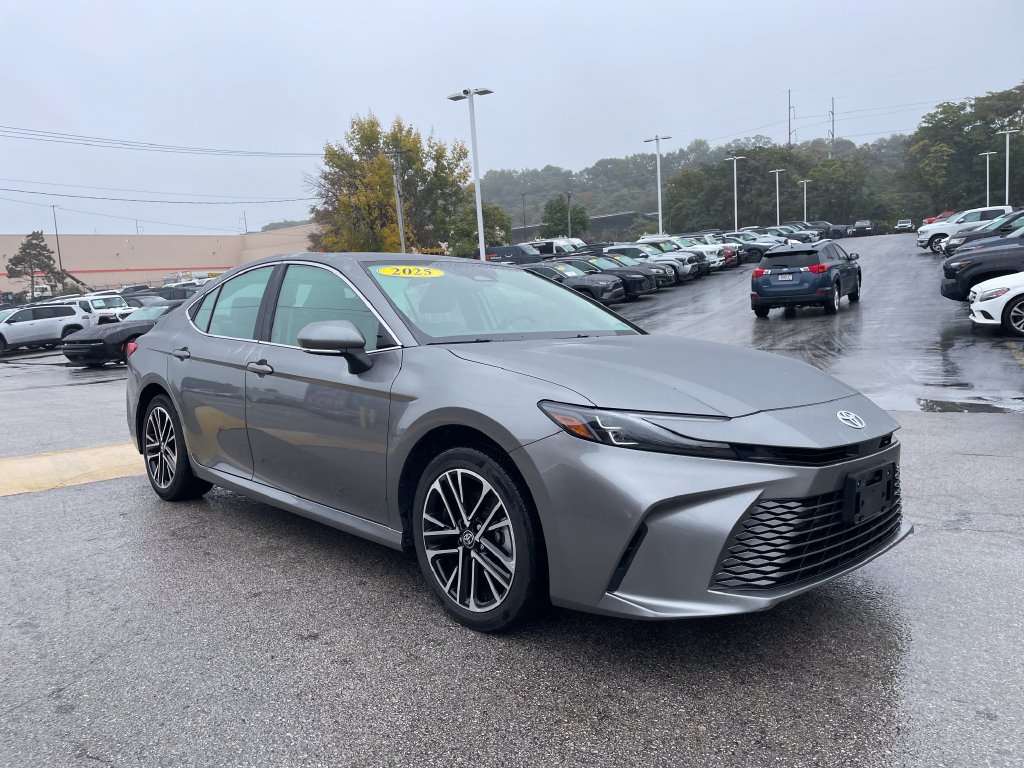 Used 2025 Toyota Camry XLE AWD/4WD image 7