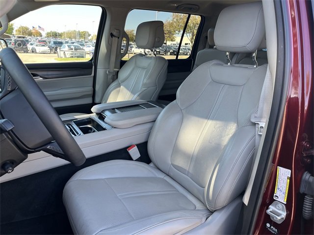 Used 2024 Jeep Wagoneer L Series II image 27