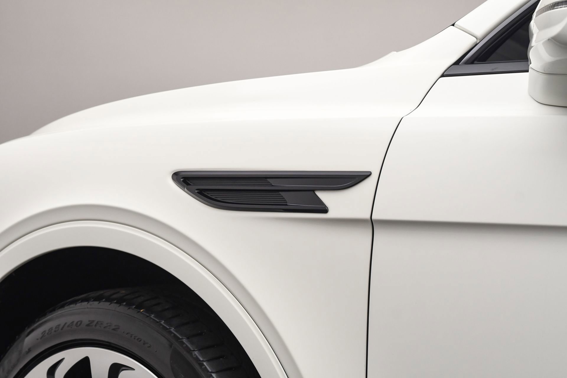 Used 2023 Bentley Bentayga Extended Wheelbase image 35