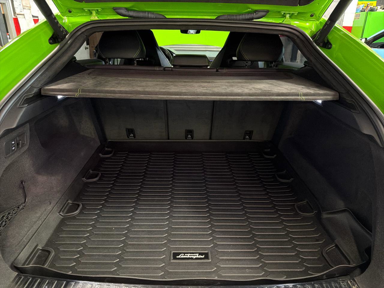 Used 2022 Lamborghini Urus AWD/4WD image 26