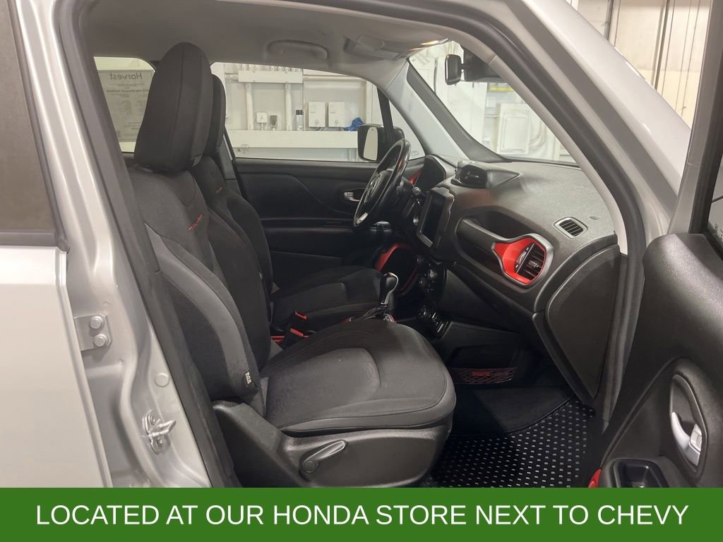 Used 2019 Jeep Renegade Trailhawk w/ UConnect 8.4 Nav Group image 28