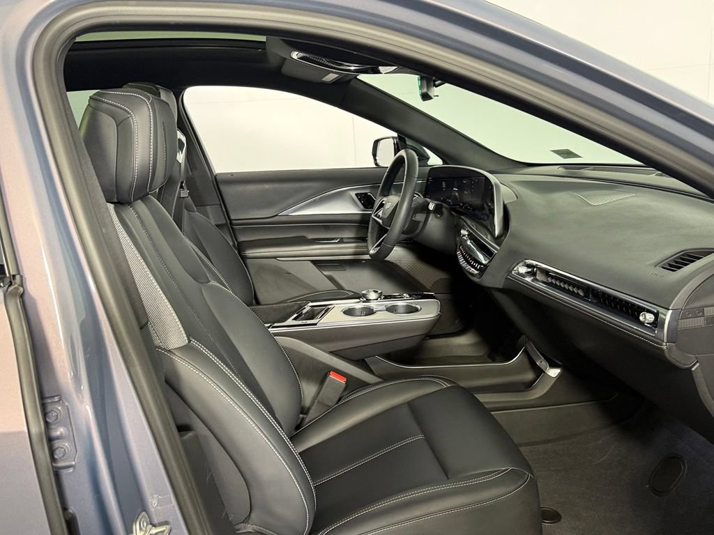 Used 2024 Cadillac Lyriq Tech RWD image 30