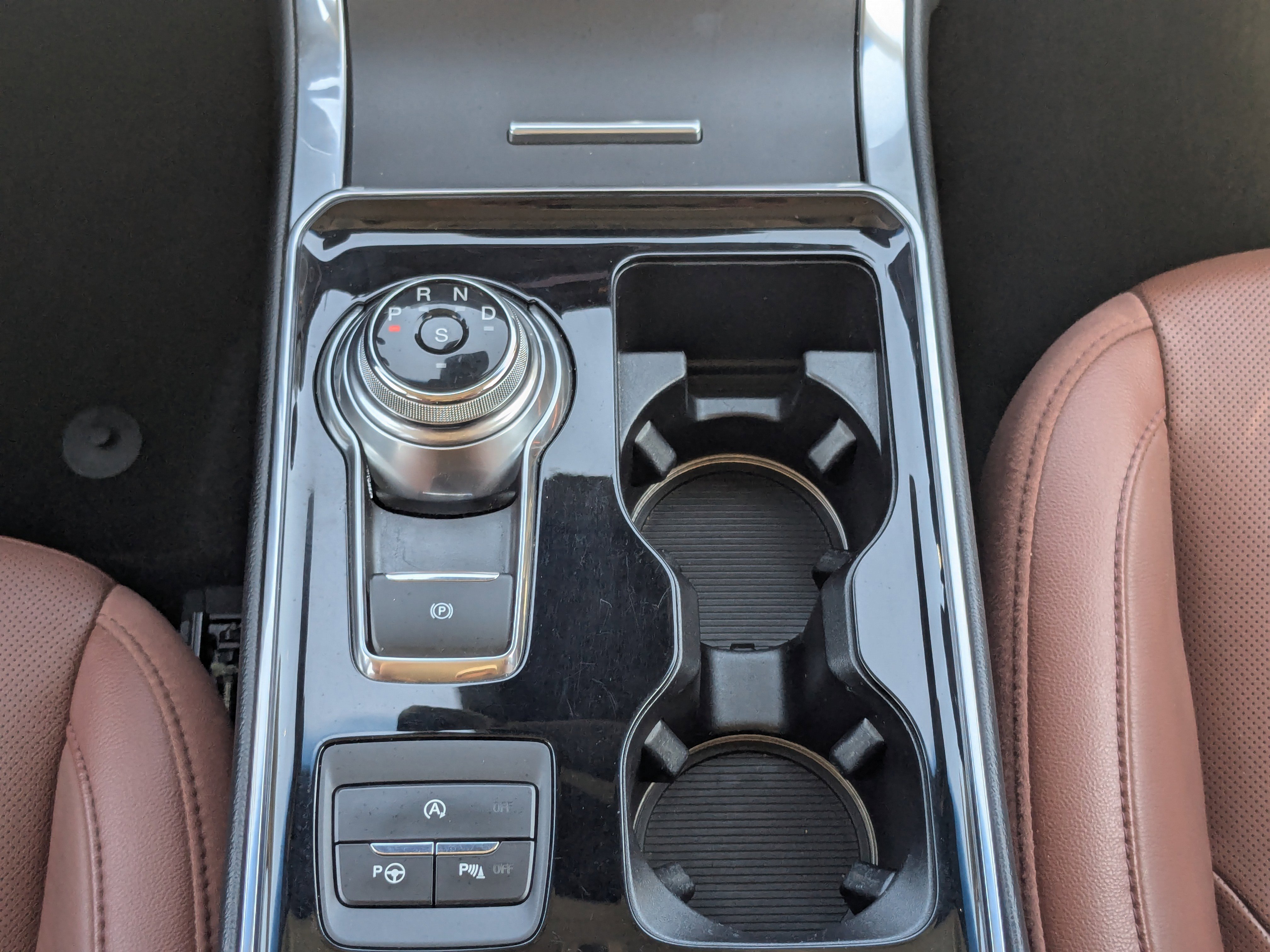 Used 2019 Ford Edge Titanium w/ Equipment Group 301A image 19