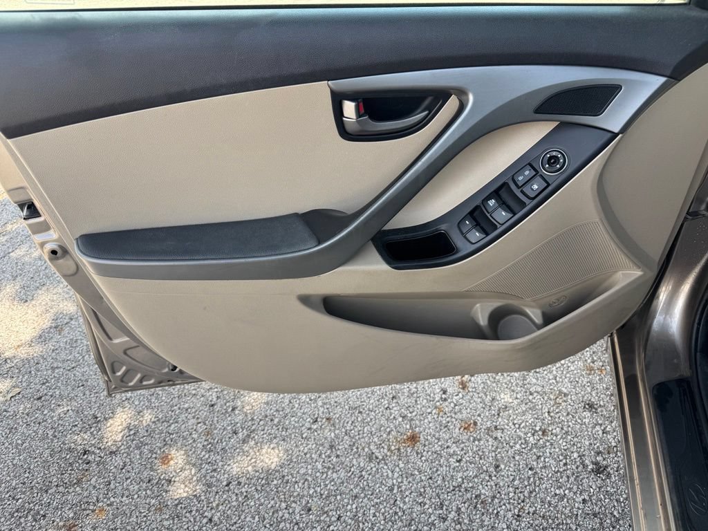 Used 2014 Hyundai Elantra SE FWD image 15