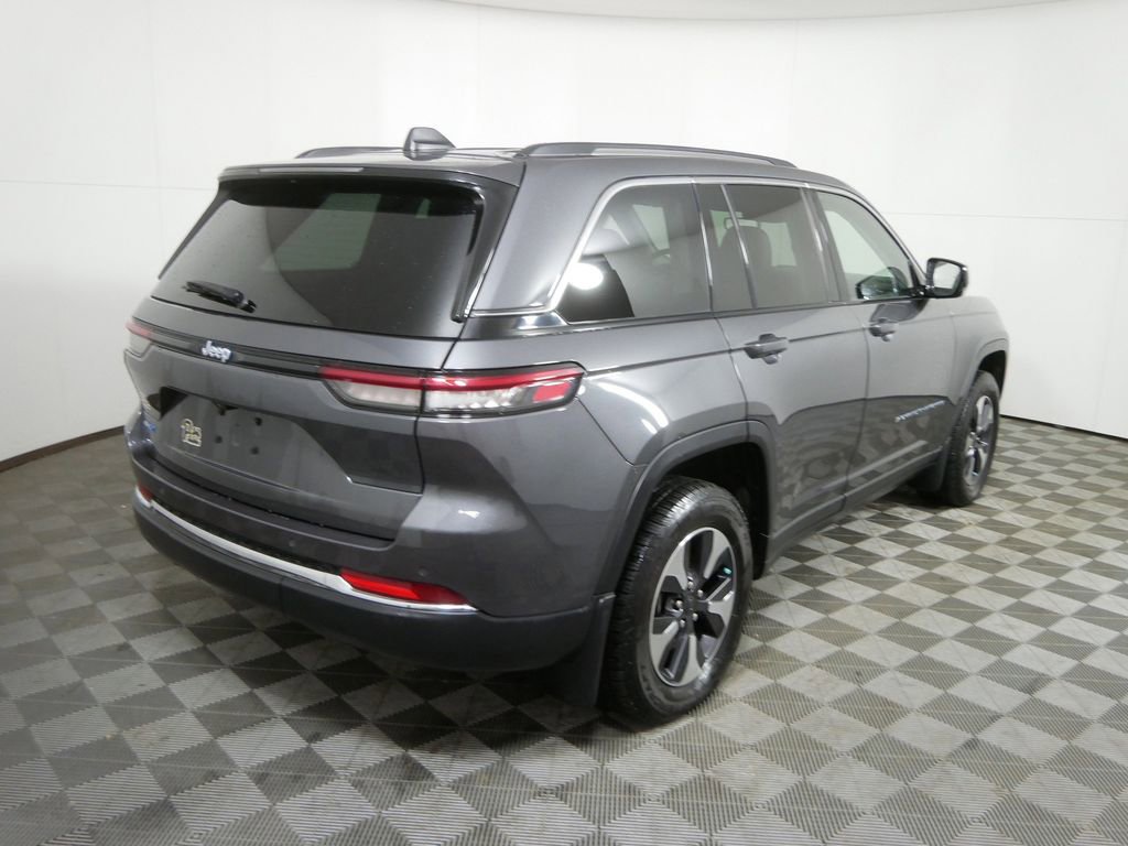 Used 2022 Jeep Grand Cherokee Limited 4xe image 3
