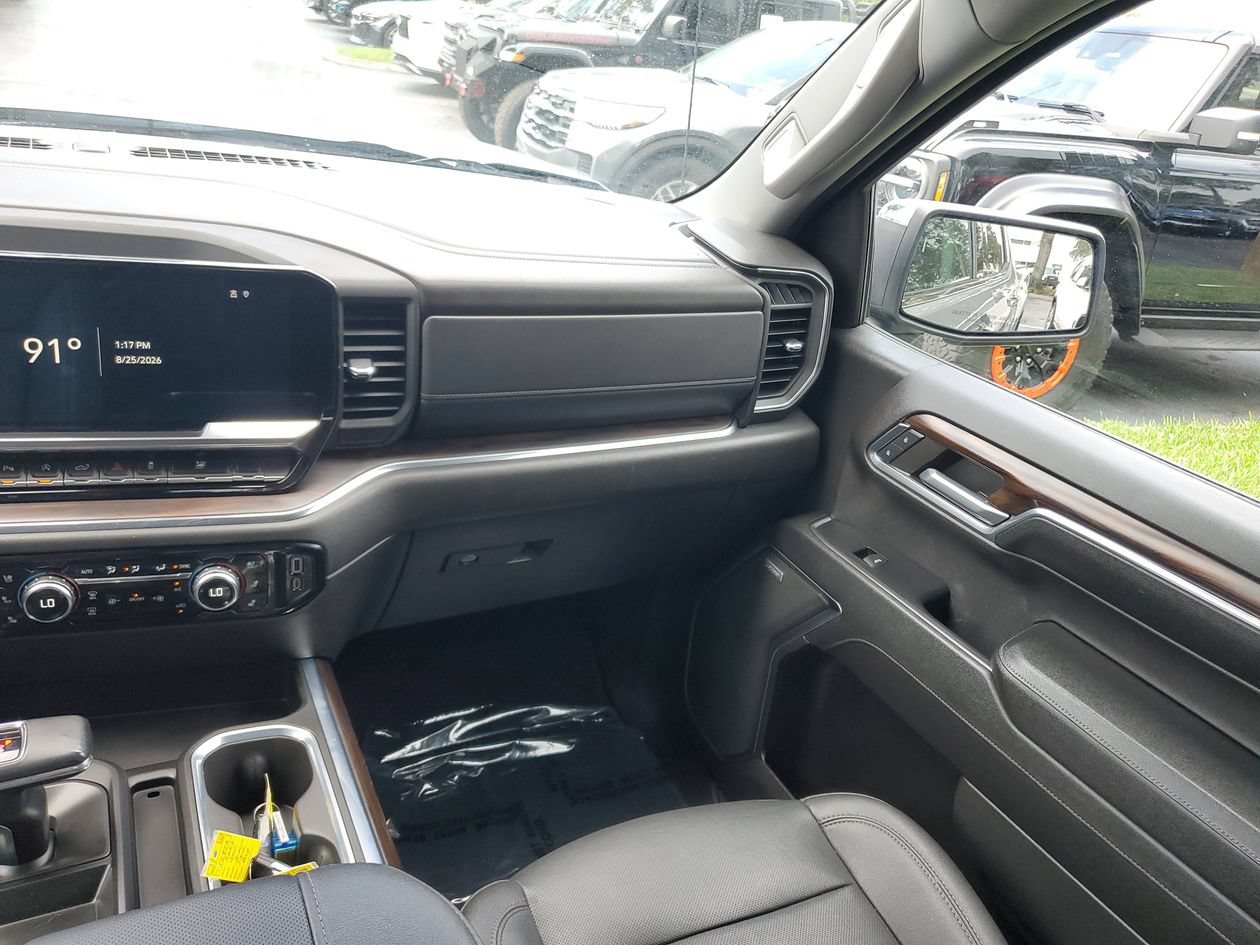 Used 2023 GMC Sierra 1500 SLT w/ SLT Premium Package RWD image 14