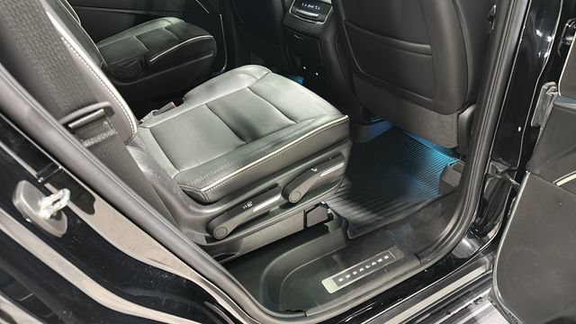 Used 2022 Cadillac Escalade Sport w/ LPO, ONYX Package AWD/4WD image 35