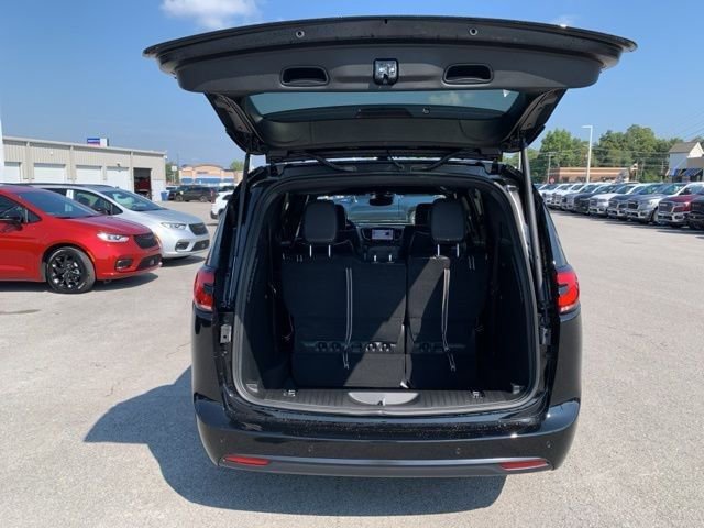New 2026 Chrysler Pacifica Limited w/ S Appearance Package image 26