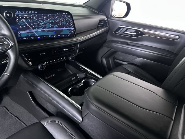 Used 2025 Chevrolet Suburban LT AWD/4WD image 36