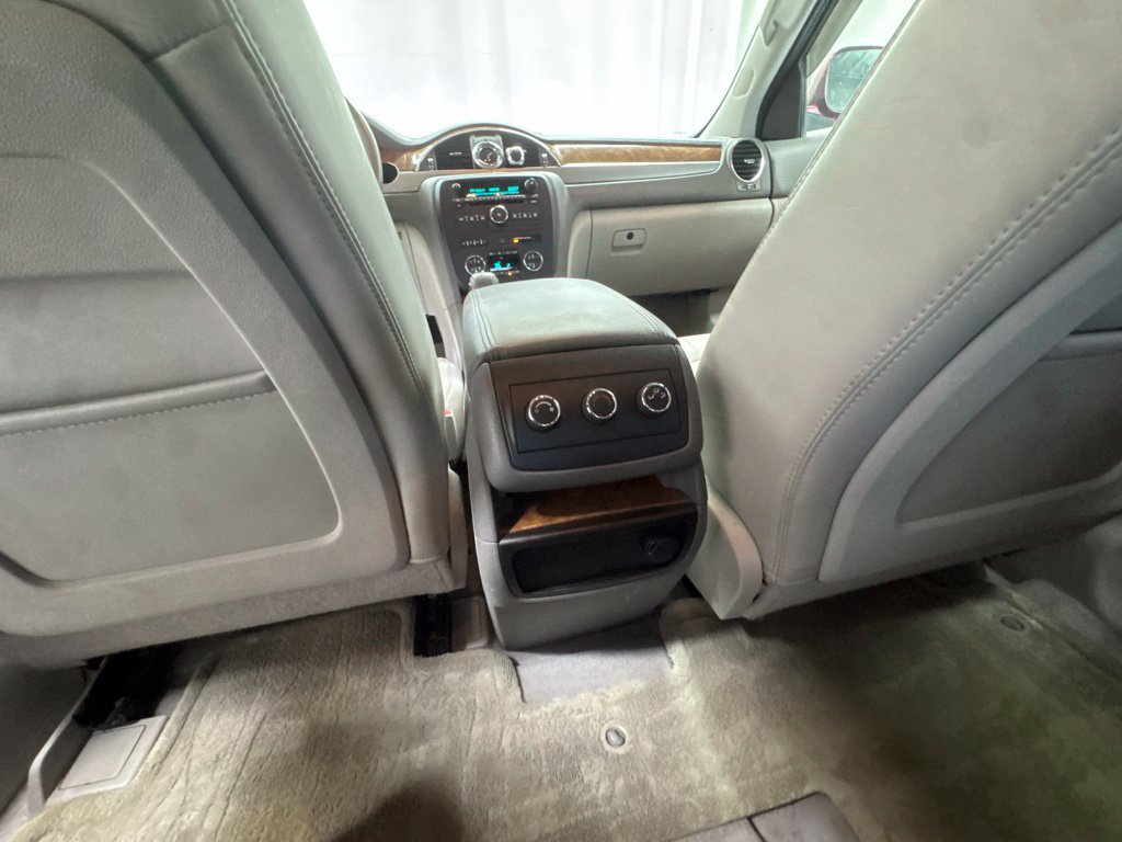 Used 2011 Buick Enclave CXL w/ Trailering Provision Package FWD image 32