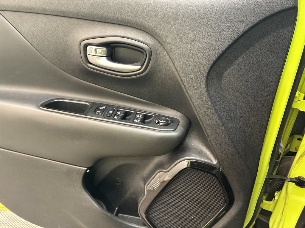 Used 2018 Jeep Renegade Altitude AWD/4WD image 21