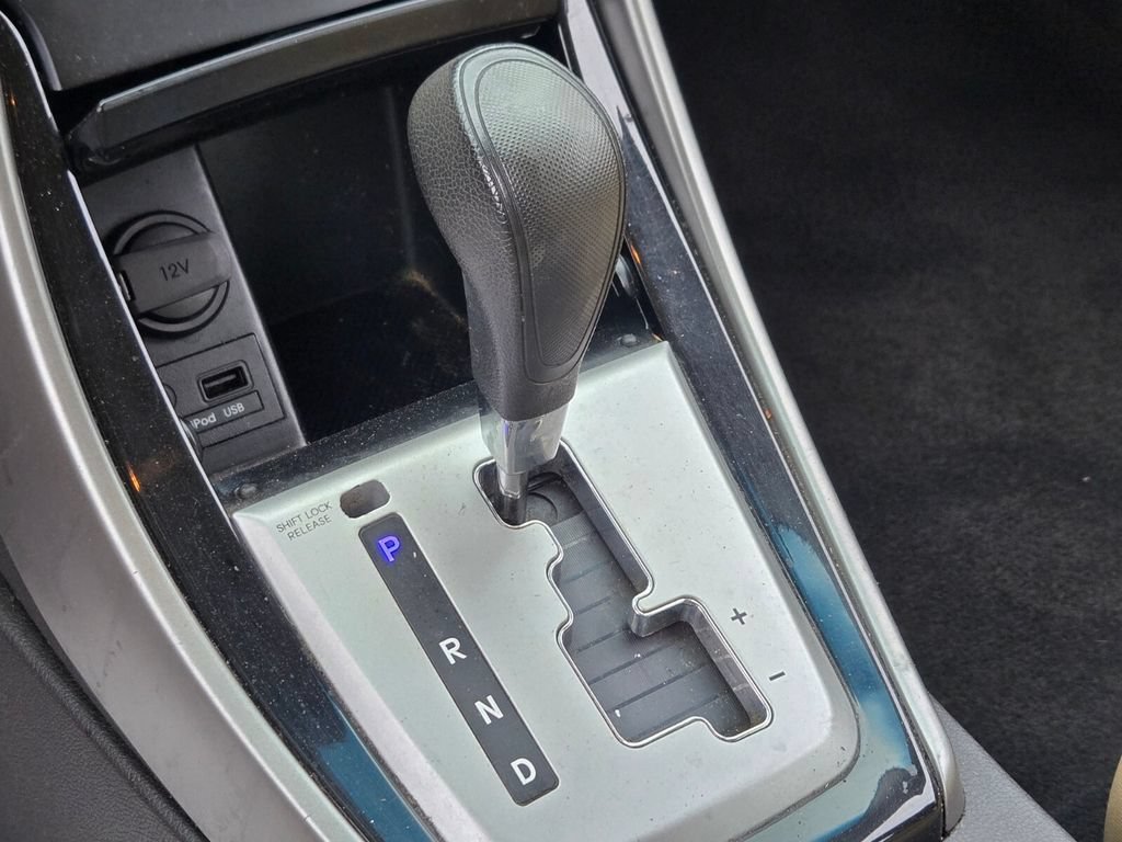 Used 2012 Hyundai Elantra GLS FWD image 26