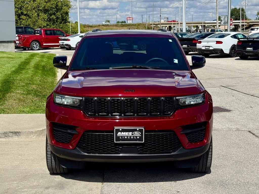 Used 2023 Jeep Grand Cherokee Altitude image 7