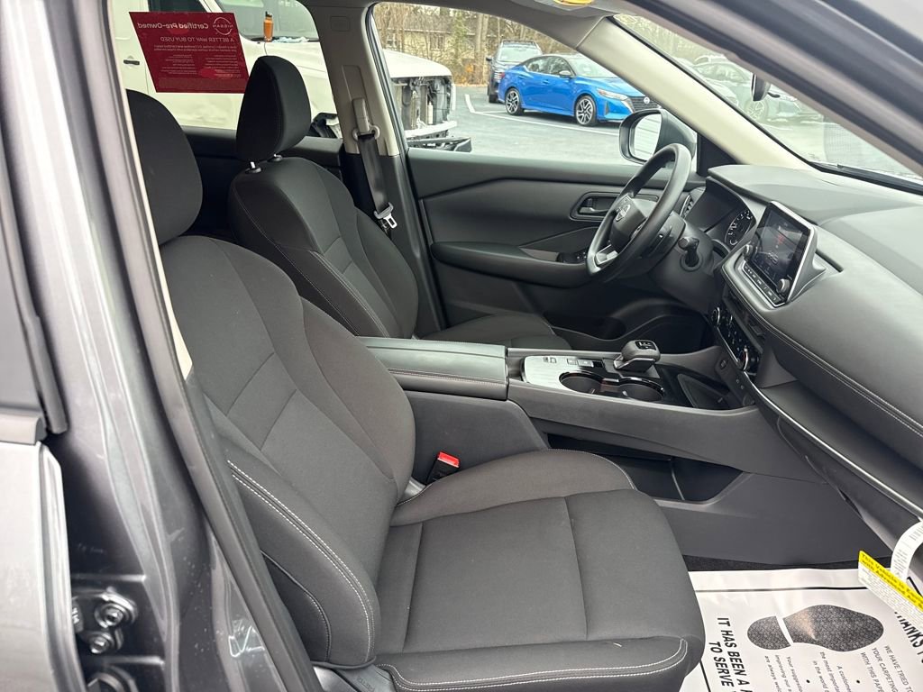 Used 2025 Nissan Rogue S image 31