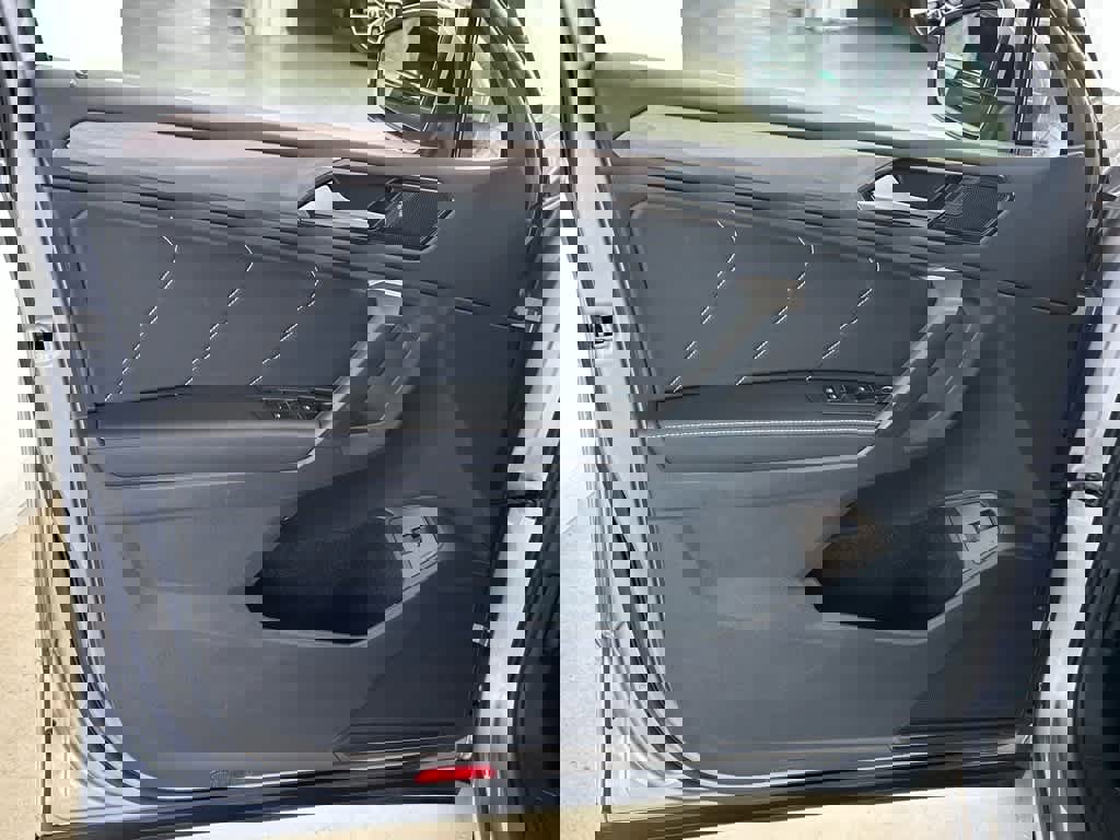 Certified 2024 Volkswagen Tiguan SE w/ Panoramic Sunroof Package image 10