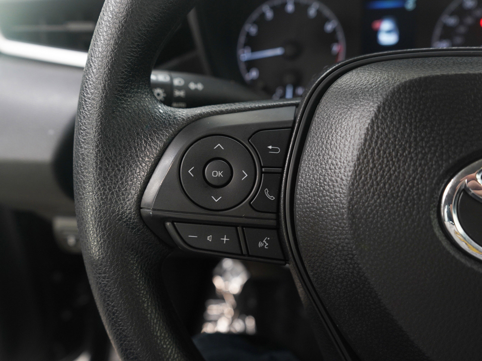 Used 2025 Toyota Corolla LE FWD image 18